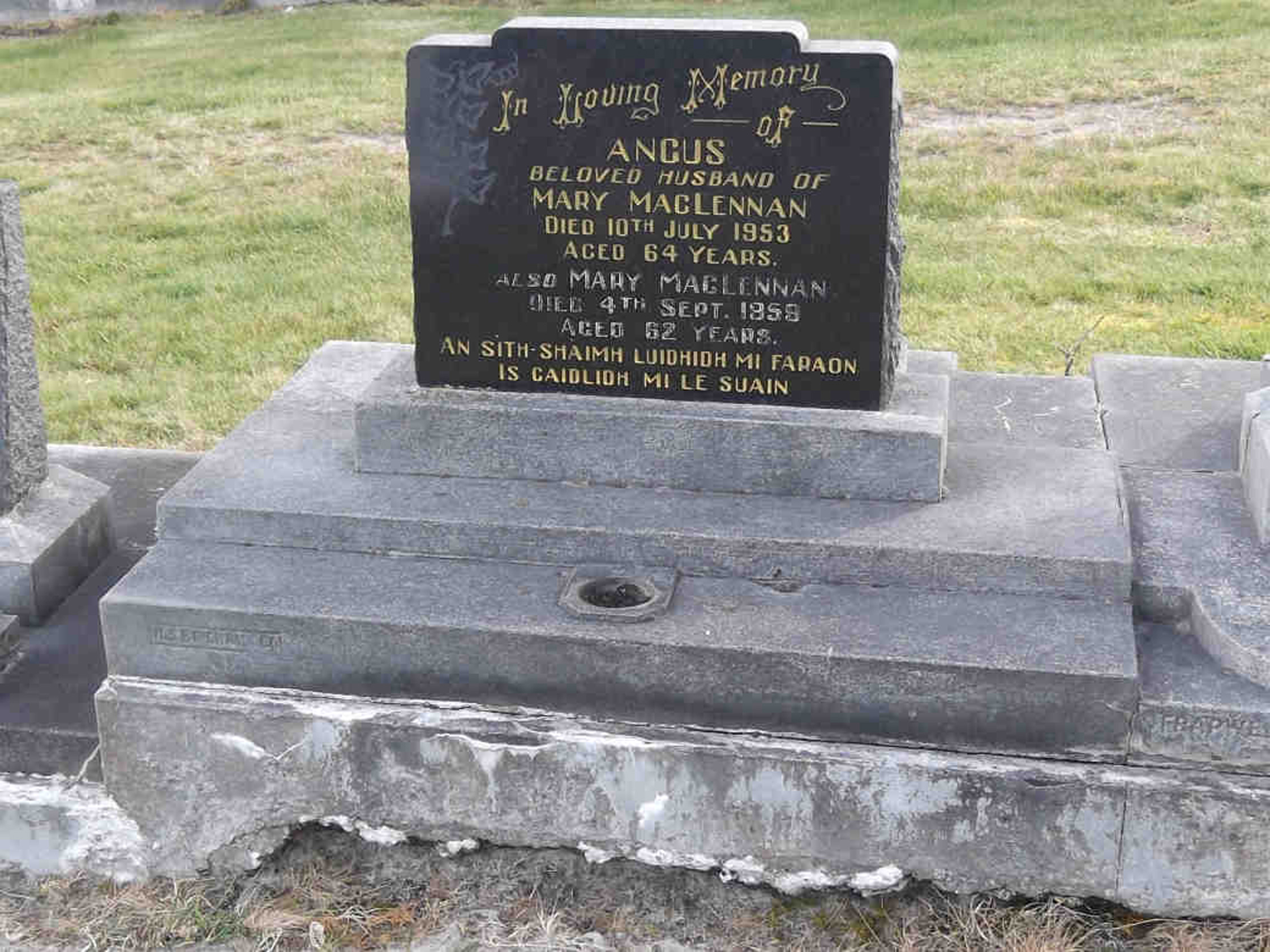 Photo of headstones/Angus MacLennan died 1953 hdstn Dunedin